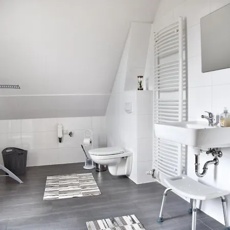 Coastal Garden Daire *