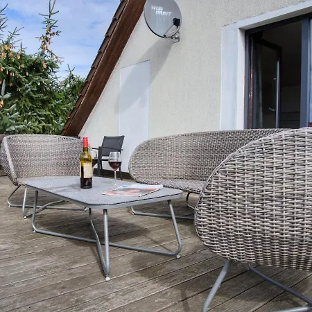 Large With Roof Terrace And Garden Apartment