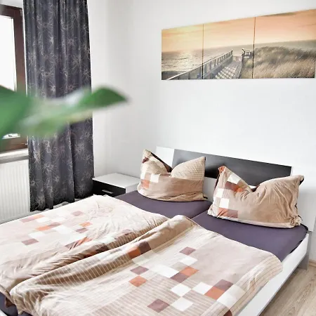 Coastal Garden Daire *