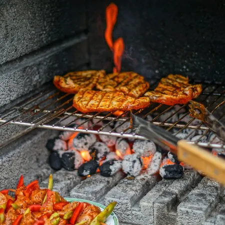 Coastal Garden Daire *