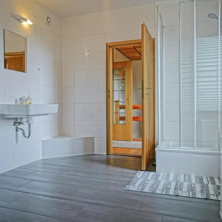 Large With Roof Terrace And Garden Apartment *